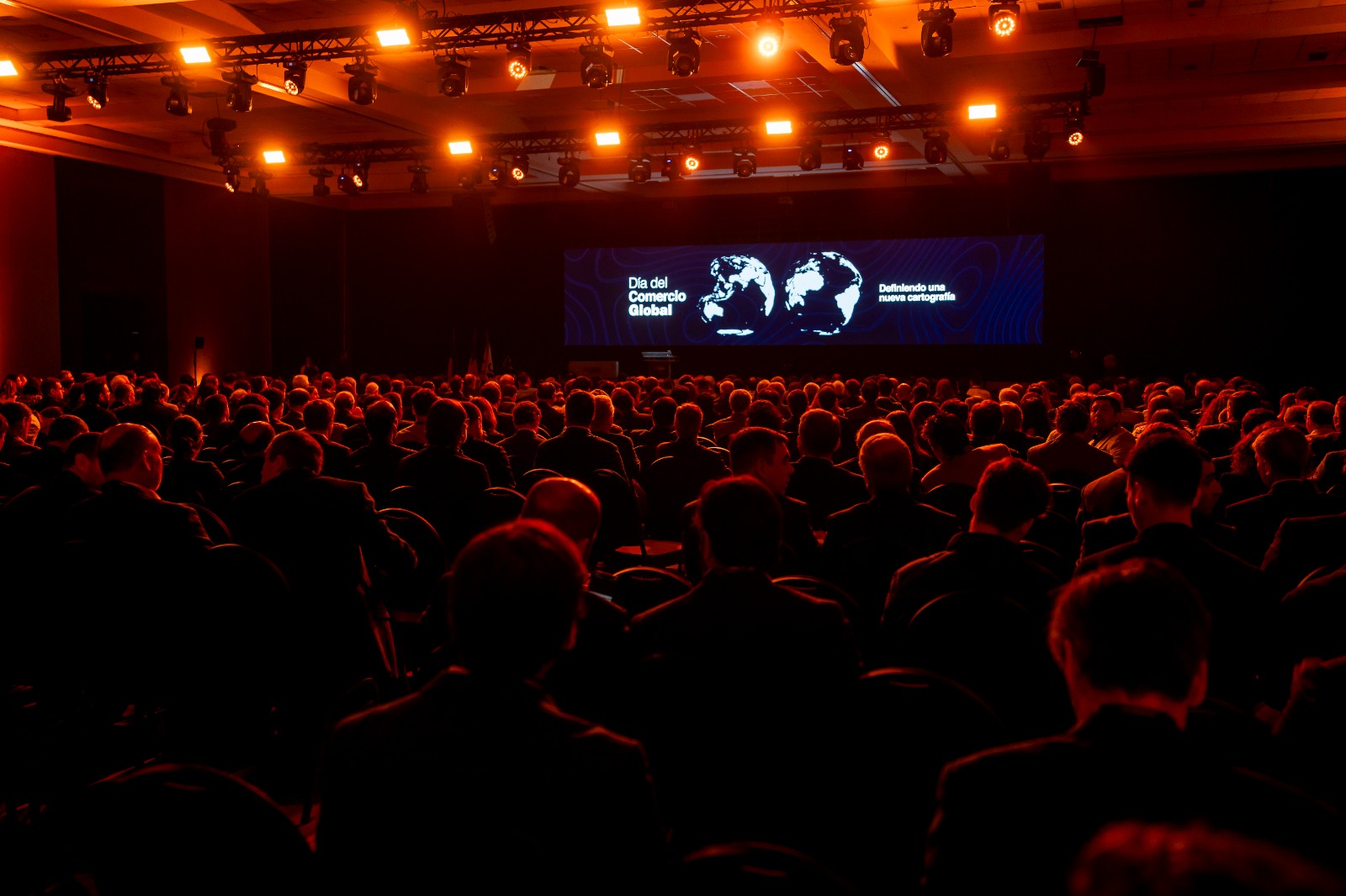 Día del Comercio Global de CSAV — auditorio lleno con pantalla principal